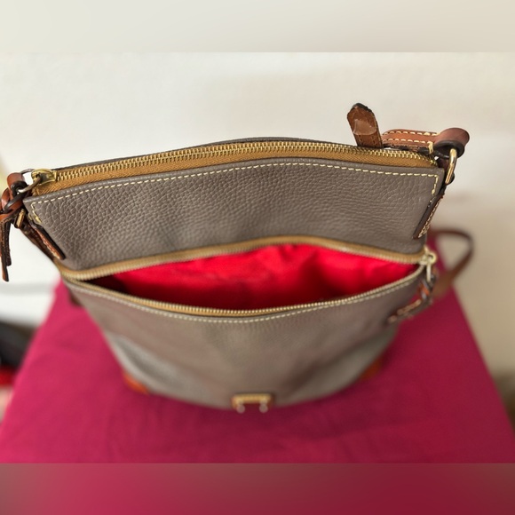 Dooney & Bourke 1975 Women's Pebble Grain Leather Crossbody Bag - Picture 6 of 11